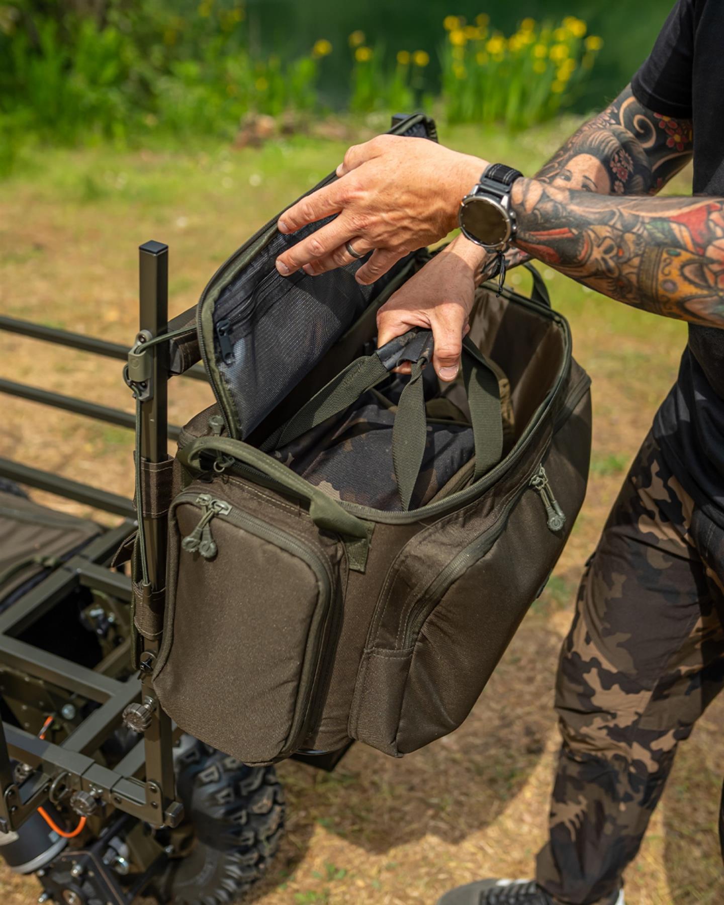 Carp Porter Large Front Barrow Bag Green