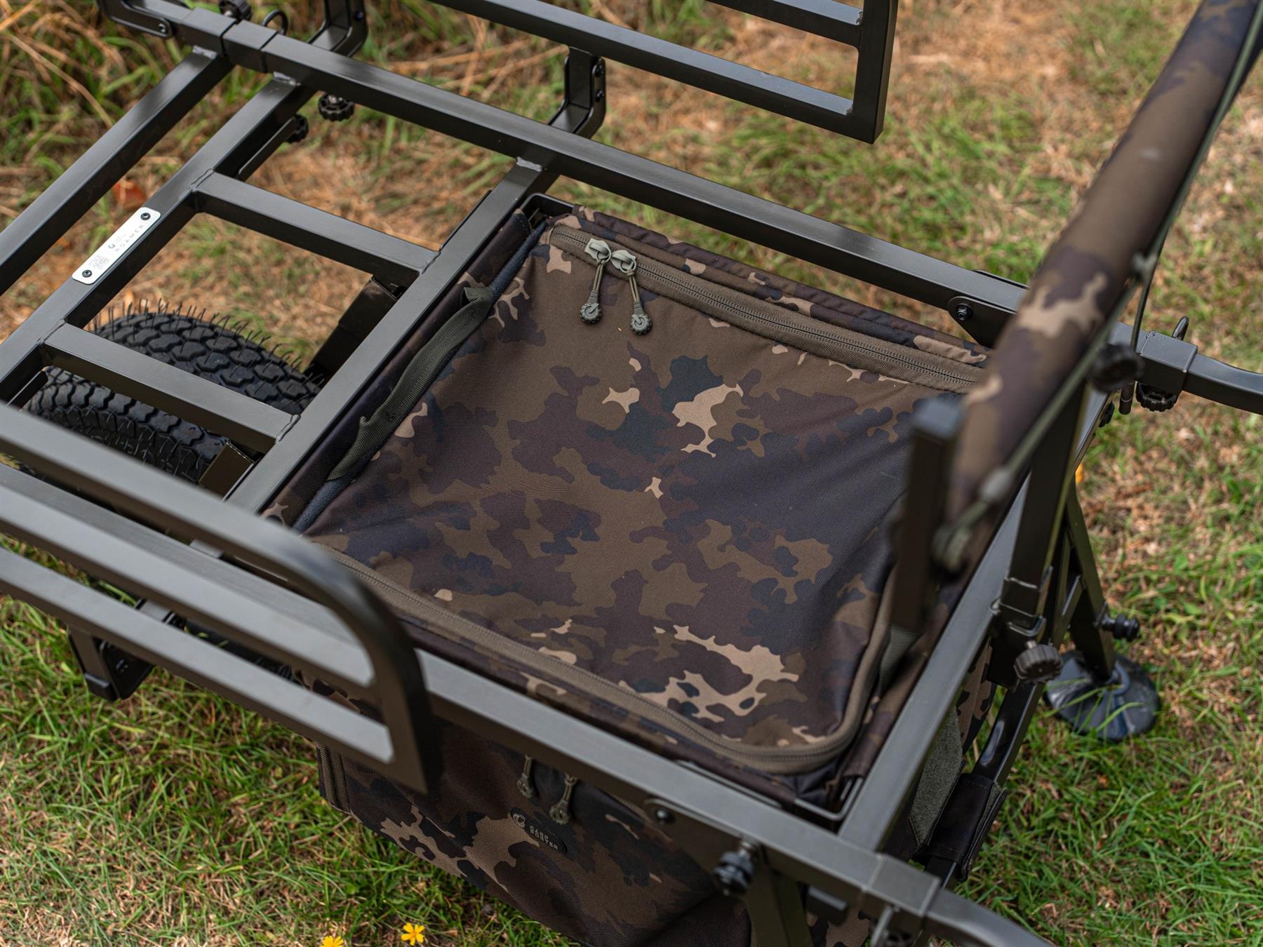 Carp Porter Standard Drop-In Barrow Bag Dark Kamo